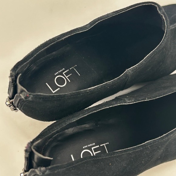 Ann Taylor LOFT Suede Wedge Heel Boots 8 Black Gray Snake Ankle Booties - Picture 6 of 7